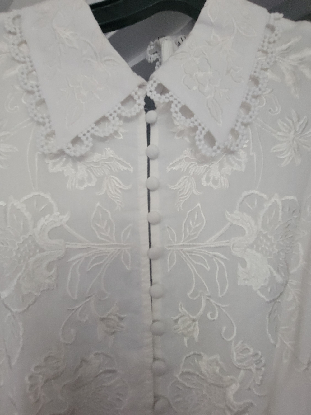 Women's Size AU 8 (US 4) Dress. Beautifully Floral Embroidered. Lovely Detail
